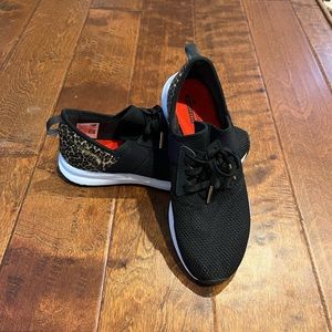 New Balance Size 8 Black Running Shoes Good Condition Athletic Leopard